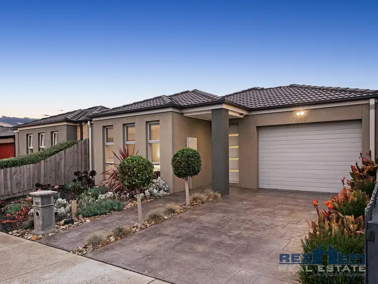 19 Sallys Run, Hampton Park VIC 3976