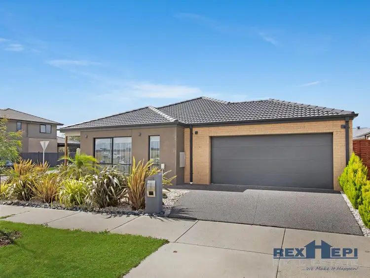 29 Winchcombe Way, Cranbourne North VIC 3977