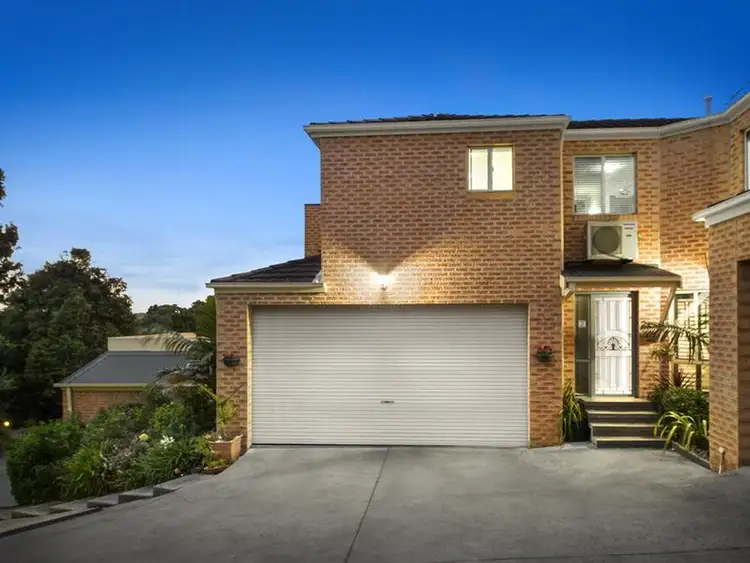 2/30-32 Larkspur Avenue, Doncaster VIC 3108