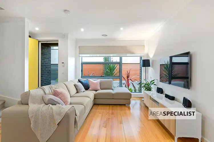 Second view of Homely house listing, 10 Croke Park Court, Mulgrave VIC 3170