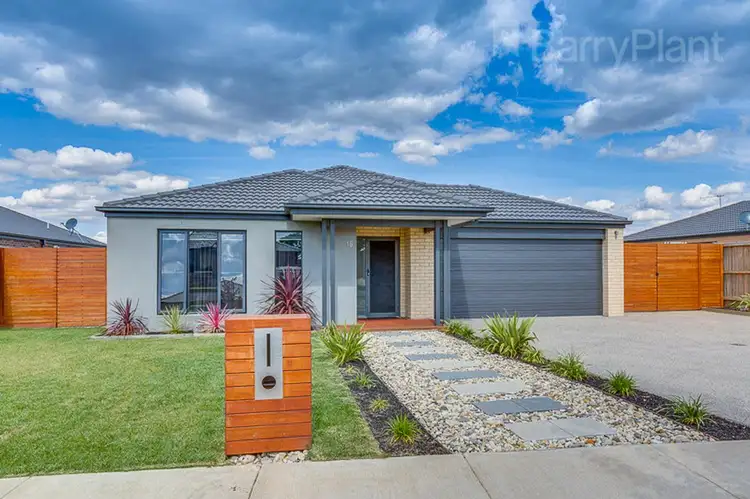 15 Greenfields Boulevard, Romsey VIC 3434