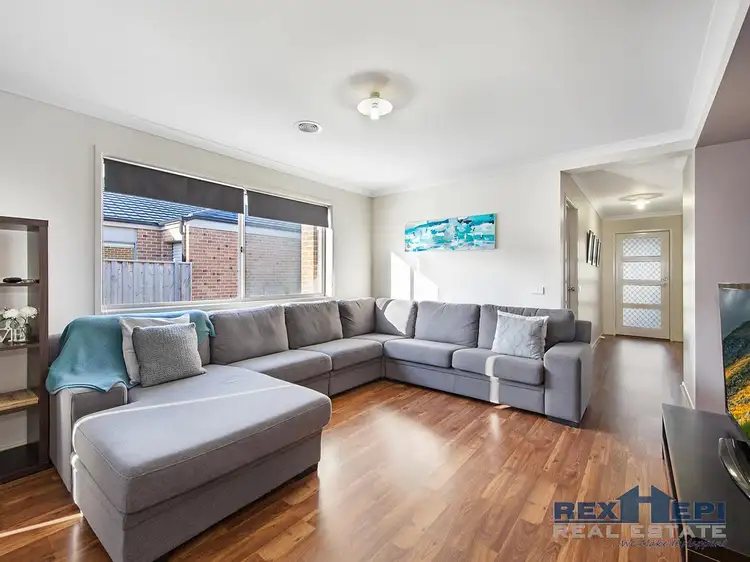 28 Prescott Drive, Cranbourne North VIC 3977