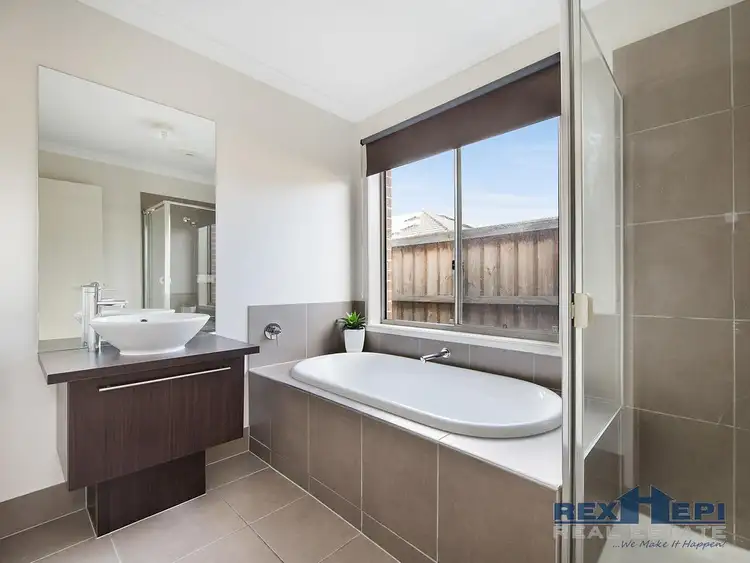 Fifth view of Homely house listing, 28 Prescott Drive, Cranbourne North VIC 3977