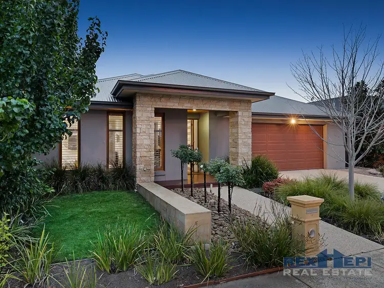 14 Mountainview Boulevard, Cranbourne North VIC 3977