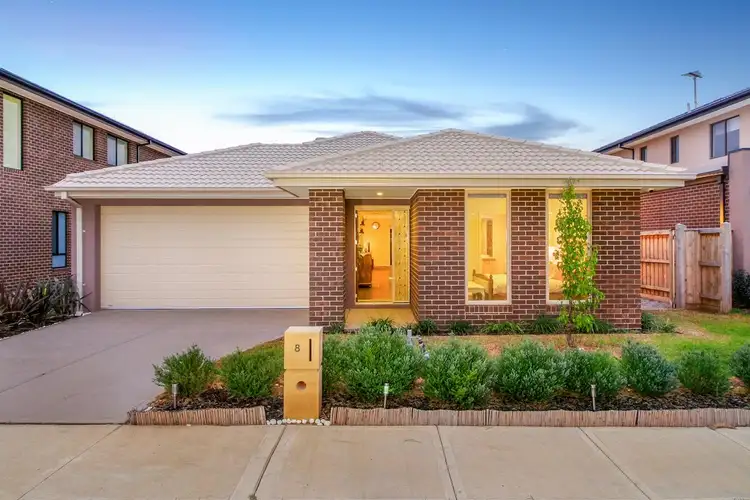8 Flagstaff Crescent, Point Cook VIC 3030