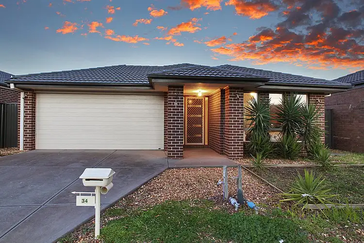 34 Weavers Street, Manor Lakes VIC 3024