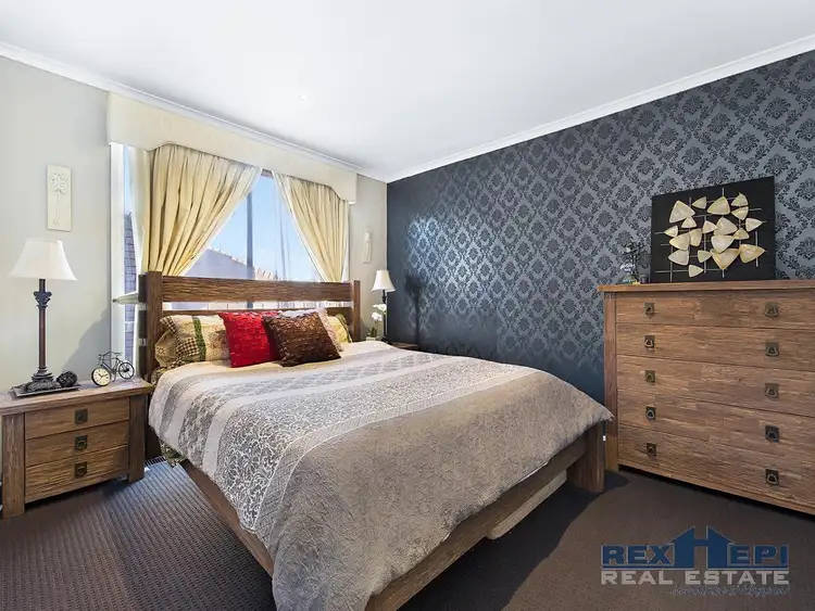 Fifth view of Homely house listing, 4 Manley Close, Endeavour Hills VIC 3802