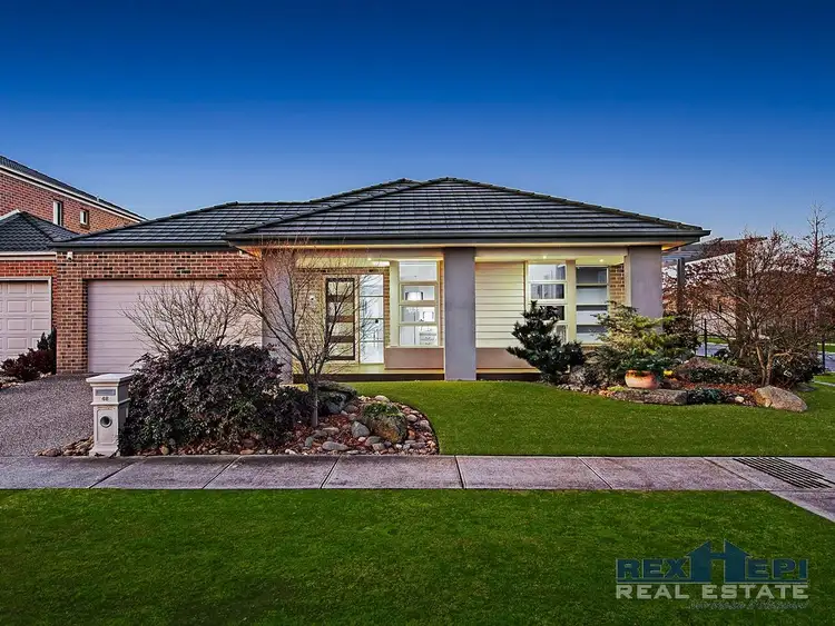 48 Mountainview Boulevard, Cranbourne North VIC 3977