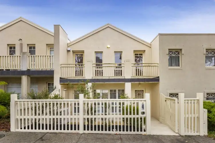 16 Scarborough Square, Mont Albert North VIC 3129