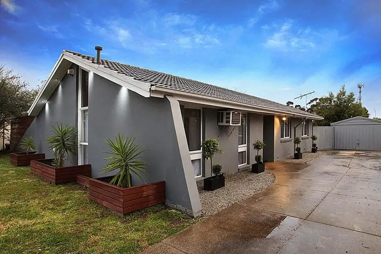 6 Dingley Place, Melton West VIC 3337