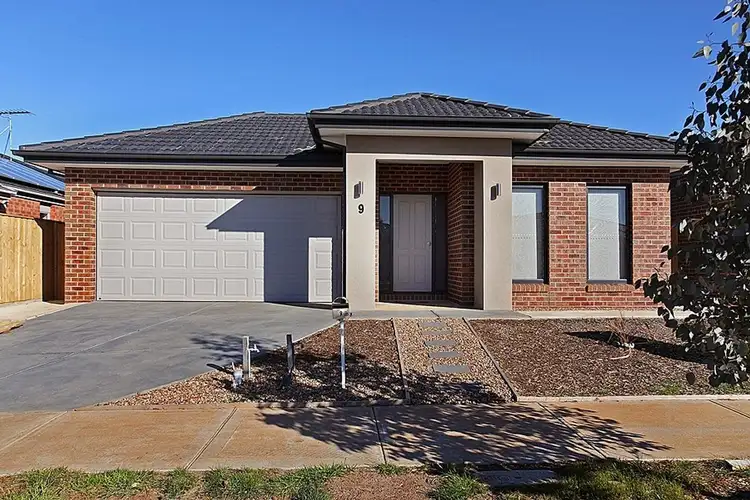 9 Edwin Close, Manor Lakes VIC 3024
