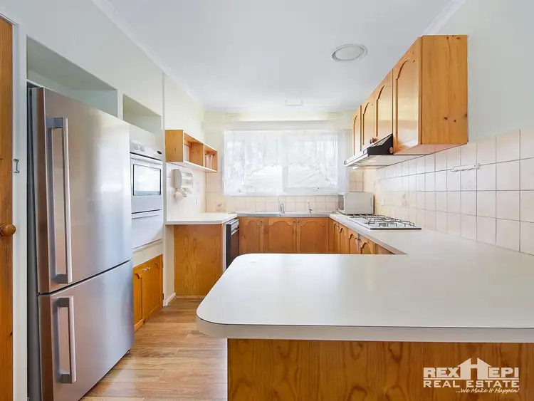 Fifth view of Homely house listing, 10 Hampton Drive, Hampton Park VIC 3976
