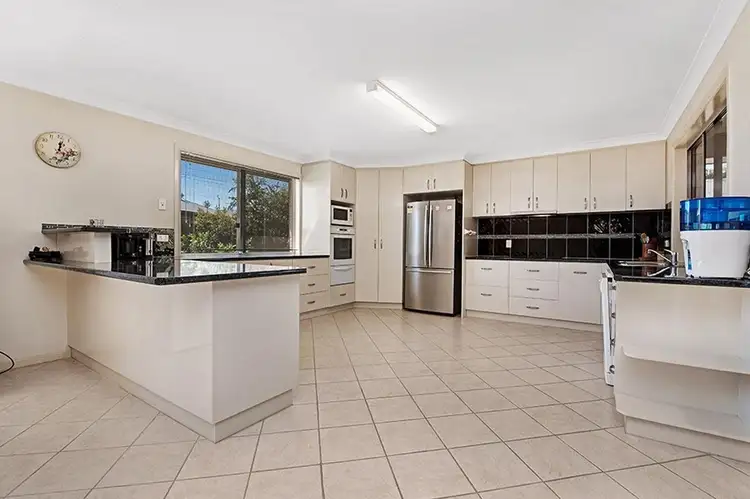 16 Vicky Avenue, Crows Nest QLD 4355