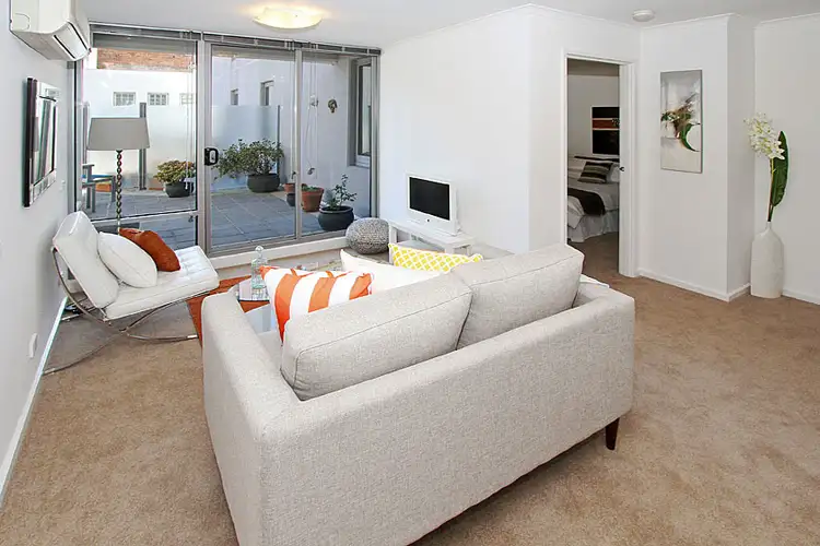 Third view of Homely apartment listing, 4/118 Dudley St, West Melbourne VIC 3003