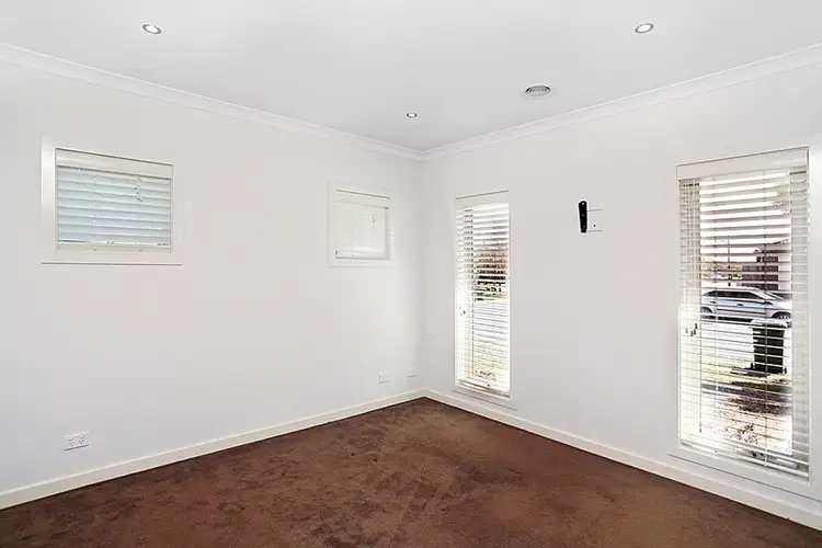 Sixth view of Homely unit listing, 15 Vilnius Way, Truganina VIC 3029