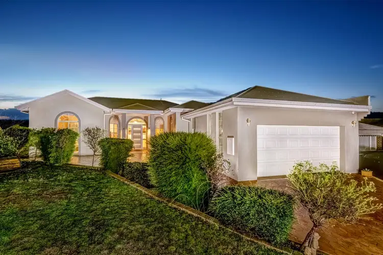 6 Nowie Close, Kurunjang VIC 3337