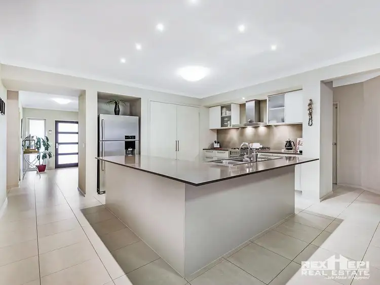 Fifth view of Homely house listing, 8 Baddeley Circuit, Cranbourne North VIC 3977