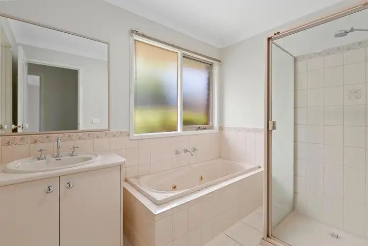 Fourth view of Homely unit listing, 2/82 Willow Bend, Bulleen VIC 3105