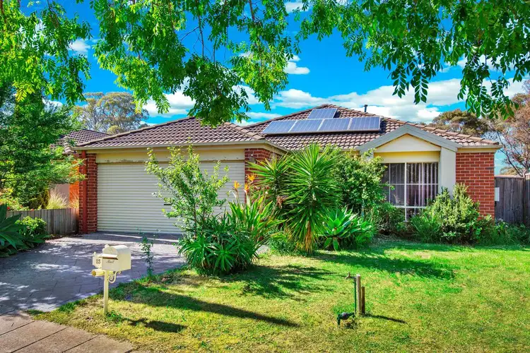 15 Lindsay Crescent, Lynbrook VIC 3975