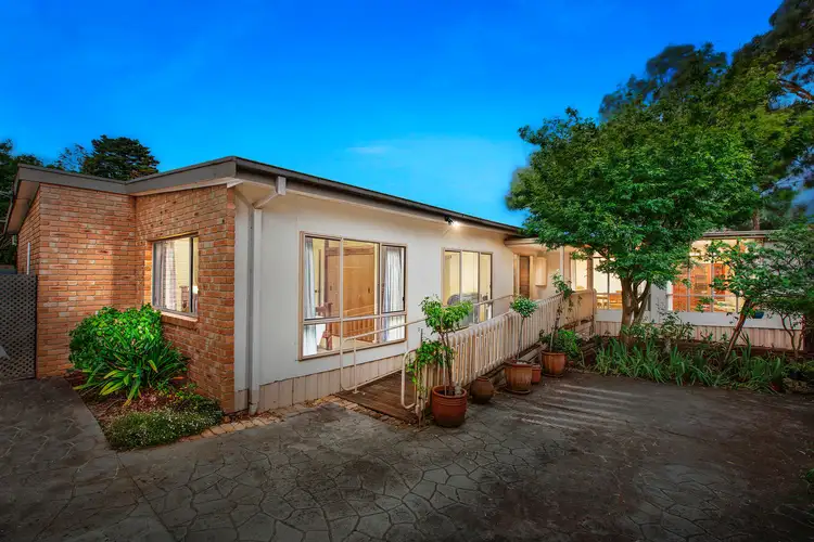 35 Faraday Road, Croydon South VIC 3136