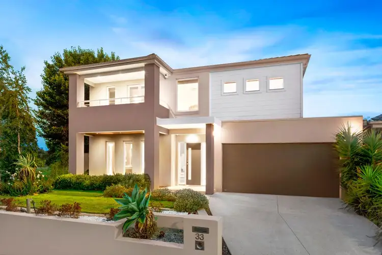 33 Freshfield Avenue, Mooroolbark VIC 3138