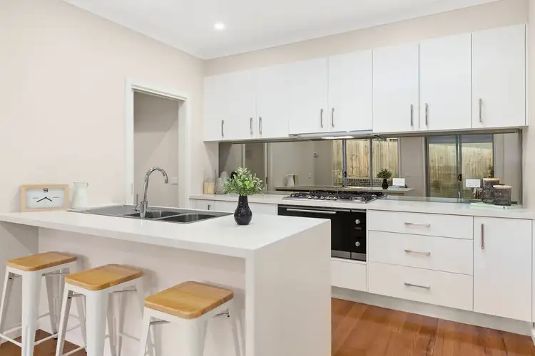 Fifth view of Homely townhouse listing, 2/119 Willow Bend, Bulleen VIC 3105