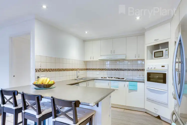 Fifth view of Homely house listing, 2 Windarra Court, Sunbury VIC 3429