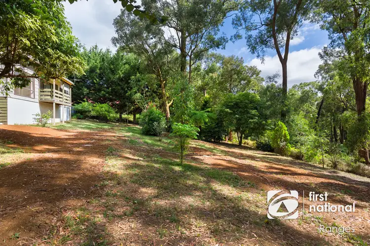 8 Sixth Avenue, Cockatoo VIC 3781