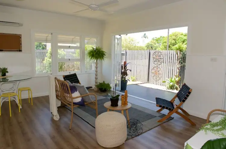 1 & 2/8 Earl Street, Westcourt QLD 4870