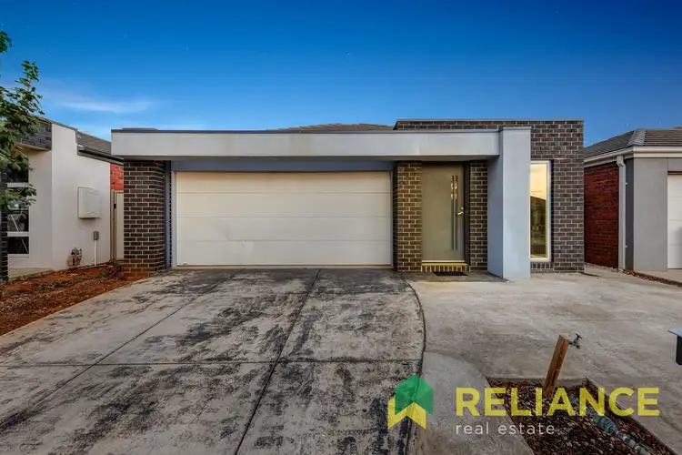 8 Clare Street, Brookfield VIC 3338