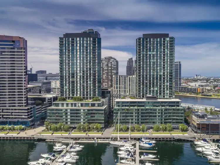 7H/8 Waterside Place, Docklands VIC 3008