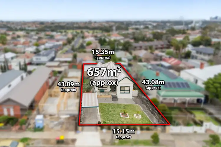 8 Ngarveno Street, Moonee Ponds VIC 3039