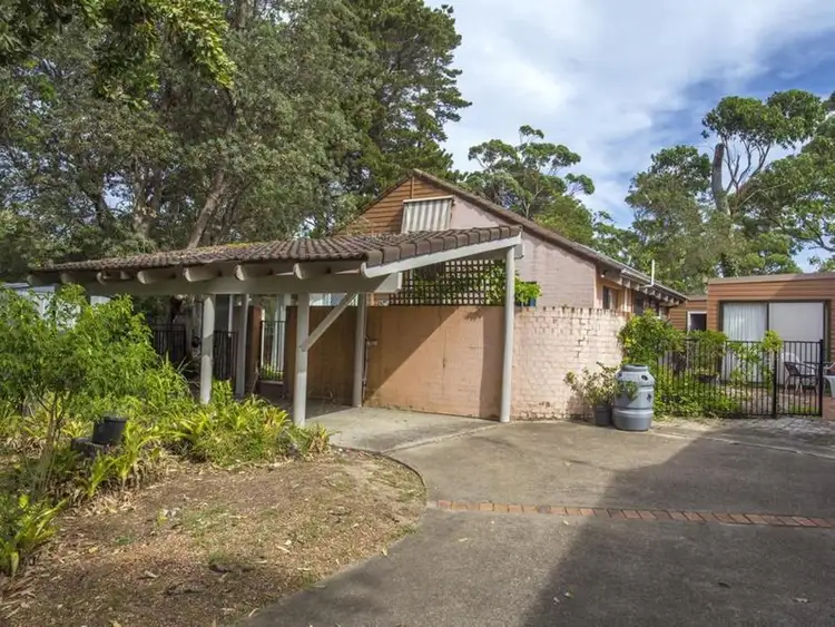 15 Larmer Close, Broulee NSW 2537