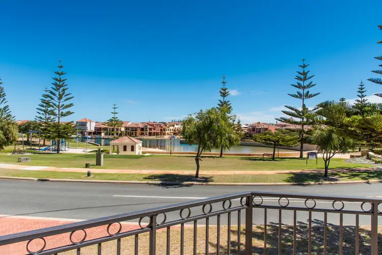 67 BATAVIA AVENUE, Wannanup WA 6210