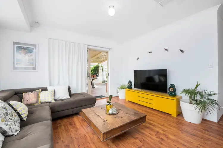 6 Armitage Close, South Guildford WA 6055