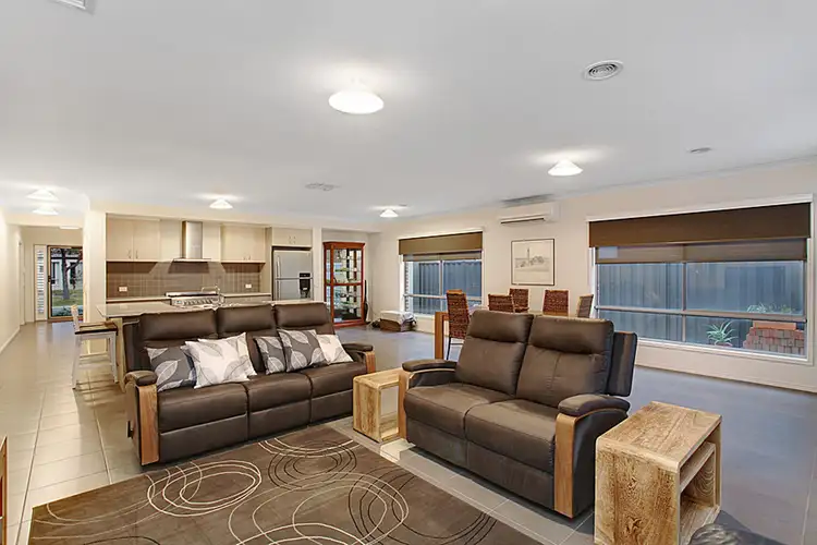 Sixth view of Homely house listing, 10 Gembrook Street, Manor Lakes VIC 3024