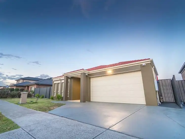 33 Coronet Avenue, Roxburgh Park VIC 3064