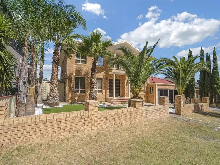 27 Stillwell Crescent, Roxburgh Park VIC 3064