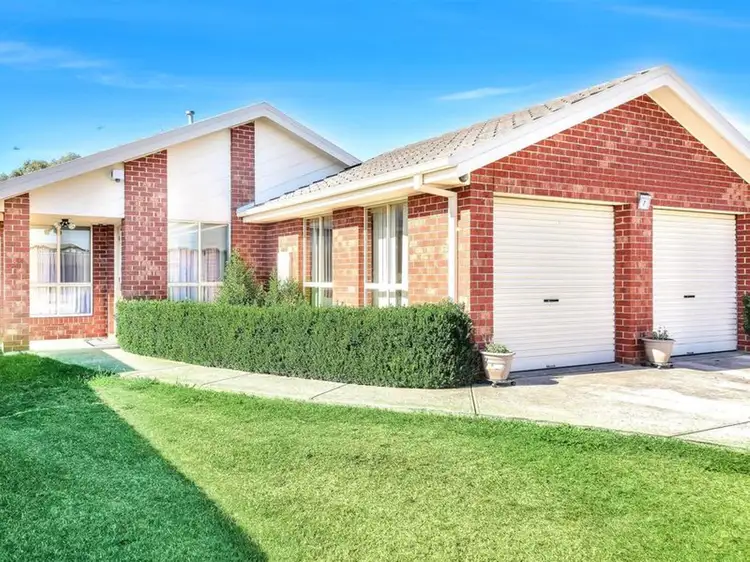 7 McConnell Crescent, Roxburgh Park VIC 3064