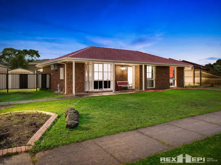 70 Gipps Crescent, Cranbourne North VIC 3977