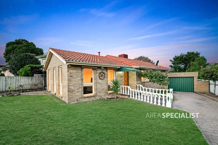 5 Cambridge Drive, Springvale South VIC 3172