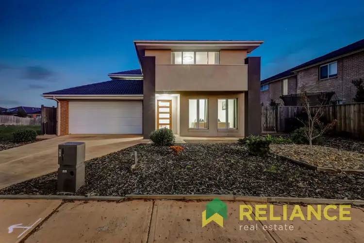 99 Beachview Parade, Sanctuary Lakes VIC 3030