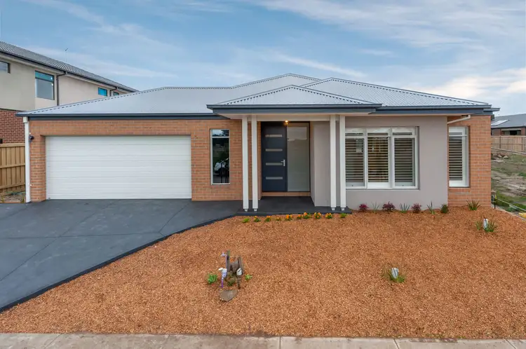 42 Dahlia Crescent, Mickleham VIC 3064