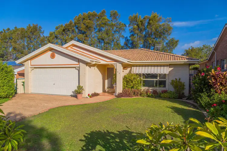 24 Macintyre Street, Bateau Bay NSW 2261