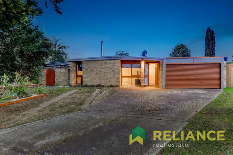 6 Carnarvon Place, Melton West VIC 3337