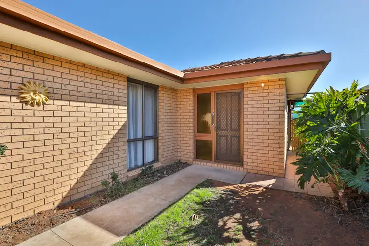 Second view of Homely house listing, 5 Elinda Court, Red Cliffs VIC 3496