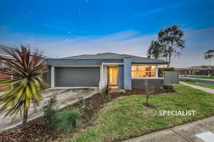 2 McEwan Drive, Cranbourne East VIC 3977