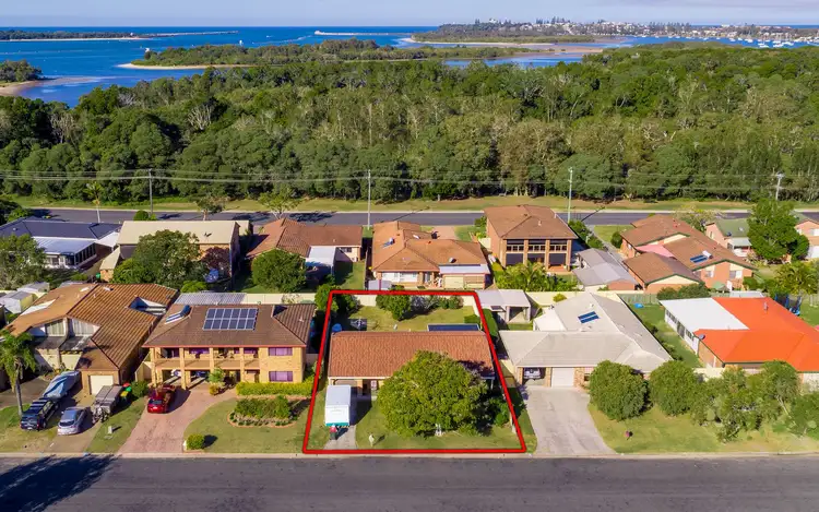 10 Binnacle Court, Yamba NSW 2464