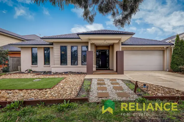 32 Monterey Bay Drive, Sanctuary Lakes VIC 3030