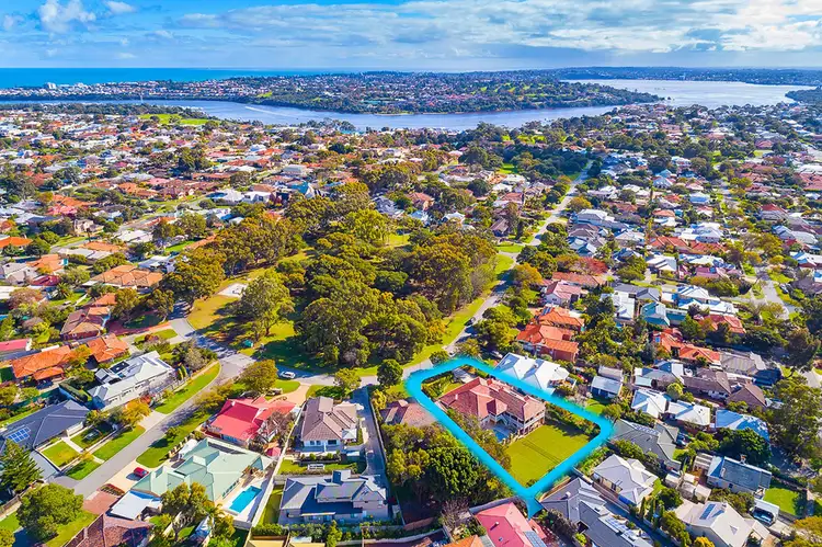 21 Birdwood Circus East, Bicton WA 6157